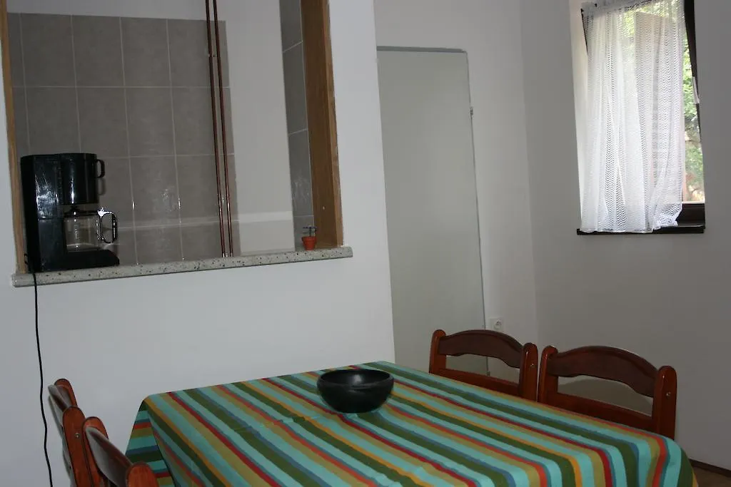 Apartments Lara Dramalj 0*,