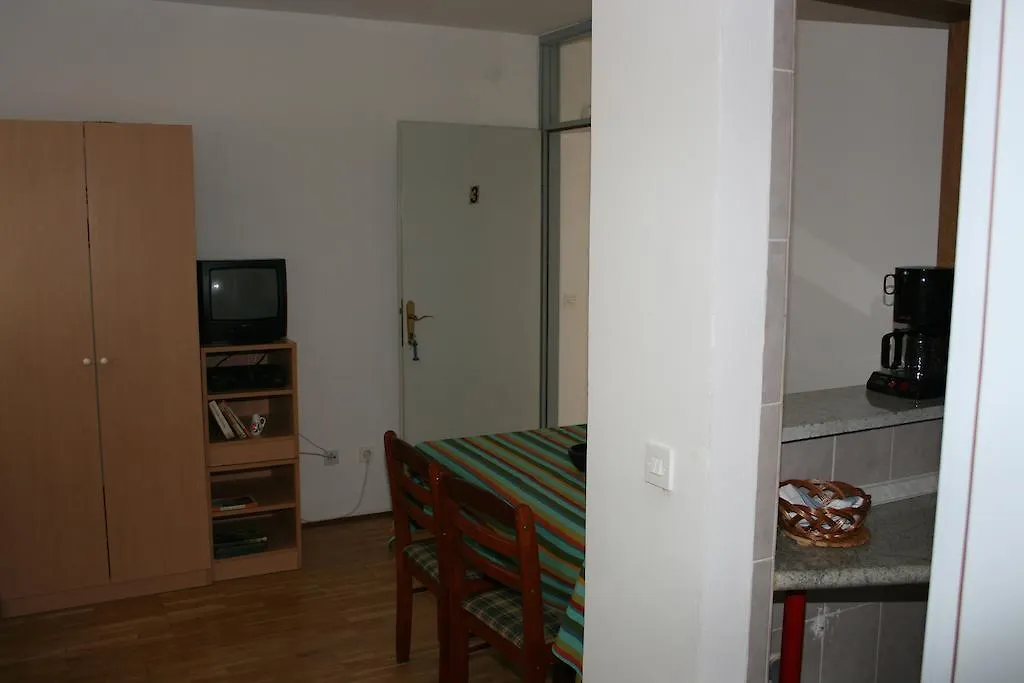 Apartments Lara Dramalj